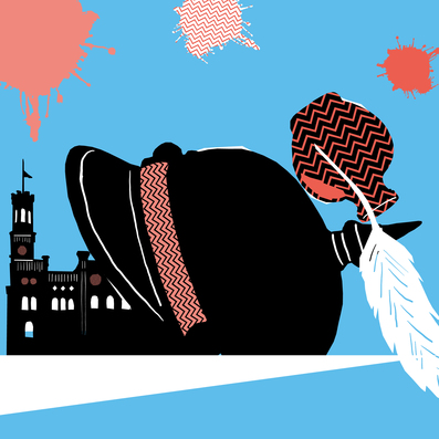 Stilisierte Illustration eines Pickelhelms, einem rot-schwarzem Krug und einer weißen Feder vor einem historischen Gebäude. Hintergrund ist Hellblau.